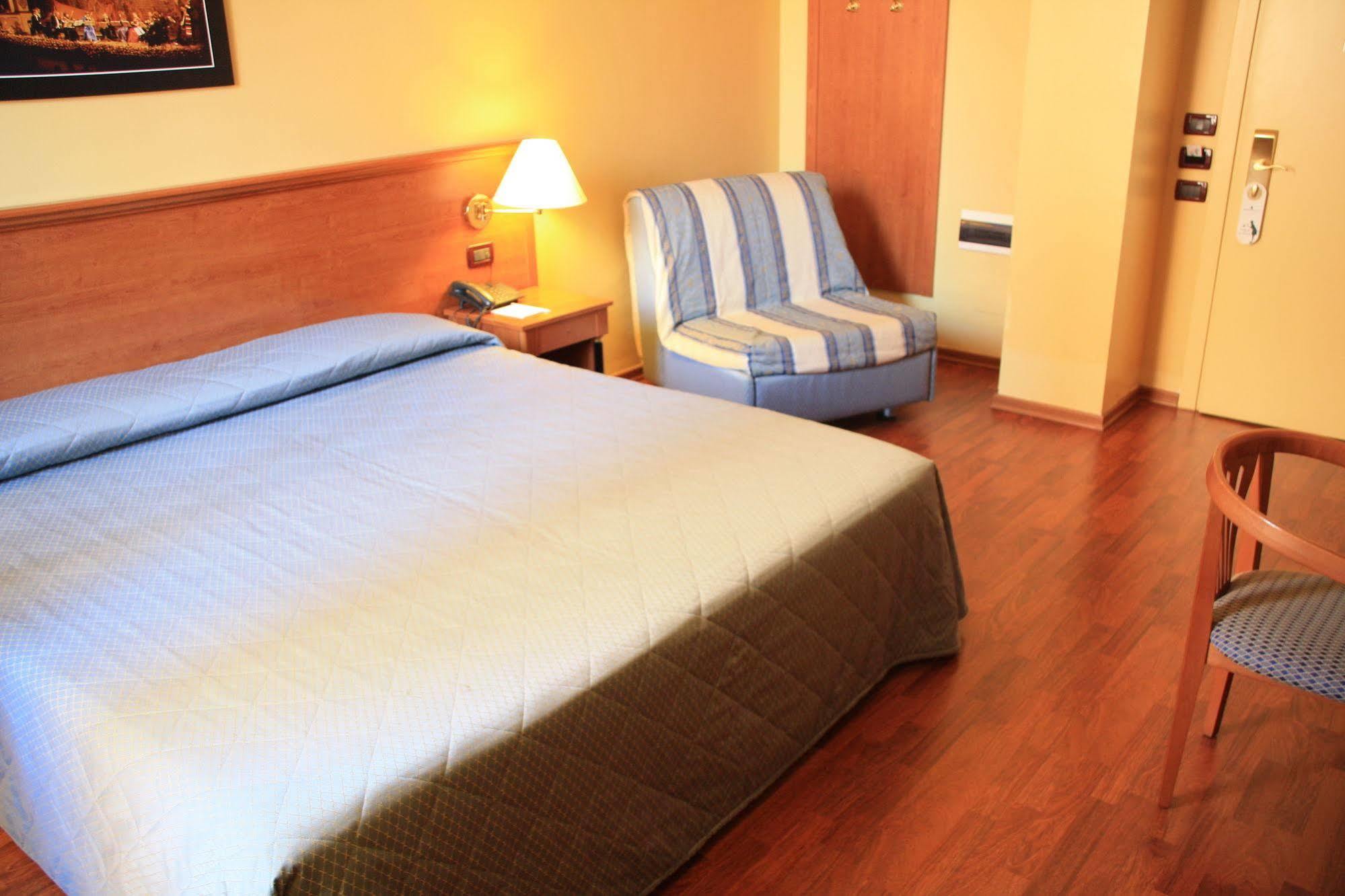 Hotel Impero Cremona Esterno foto